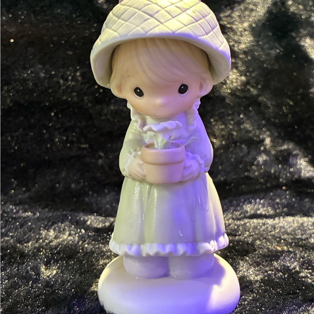 Precious Moments Vintage 1988 “His Love Will Shine On You” Girl W/Flower #522376